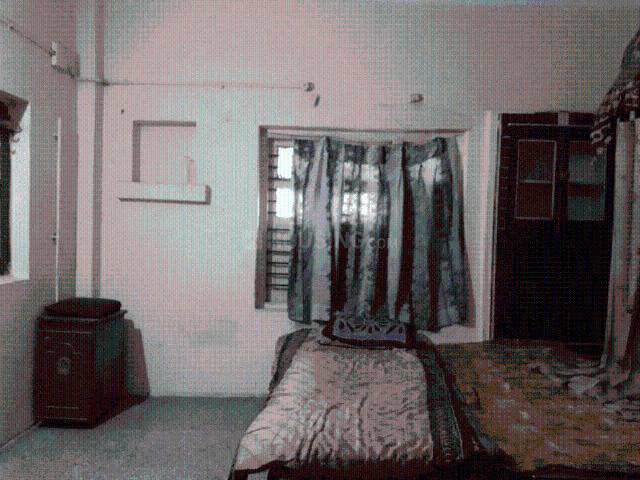 1 BHK Independent Builder Floor in Maninagar for rent Ahmedabad. The reference number is 12389180