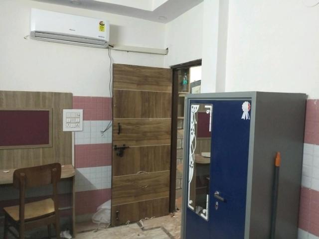 1 BHK Independent Builder Floor in Mayur Vihar Phase 1 for resale New Delhi. The reference number is 20443576