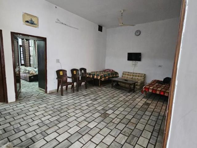 1 BHK Independent Builder Floor in Model Town for rent Bathinda. The reference number is 14968113