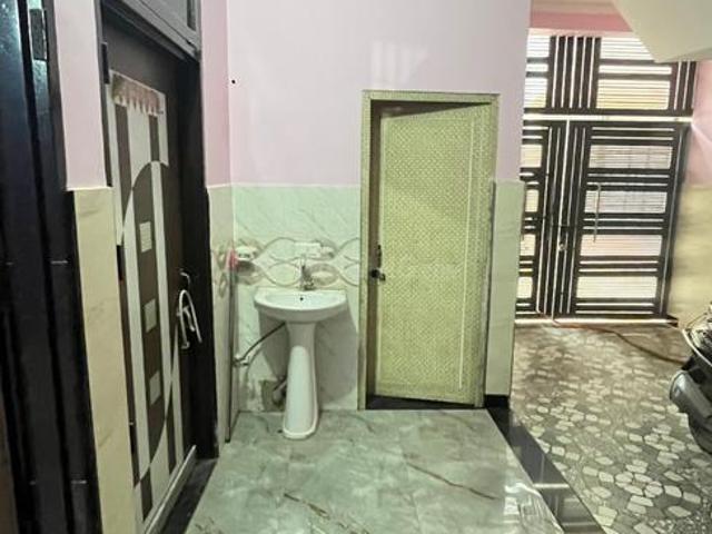 1 BHK Independent Builder Floor in Ashok Vihar Phase 3 Extension for rent Gurgaon. The reference number is 18301197