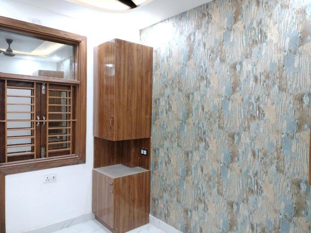 1 BHK Independent Builder Floor in Dwarka Mor for resale New Delhi. The reference number is 20475001