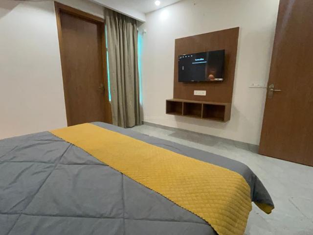 1 BHK Independent Builder Floor in DLF Phase 5 for rent Gurgaon. The reference number is 20588682