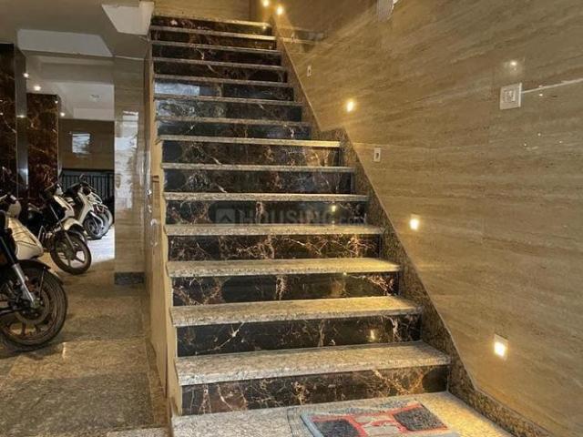 1 BHK Independent Builder Floor in Freedom Fighters Enclave for rent New Delhi. The reference number is 20487532