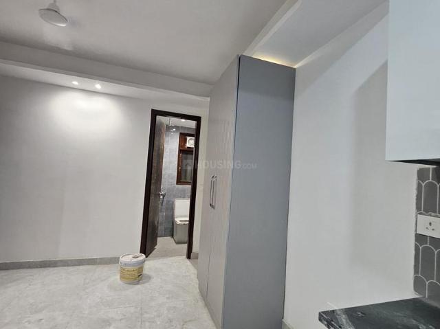 1 BHK Independent Builder Floor in Freedom Fighters Enclave for rent New Delhi. The reference number is 20201726