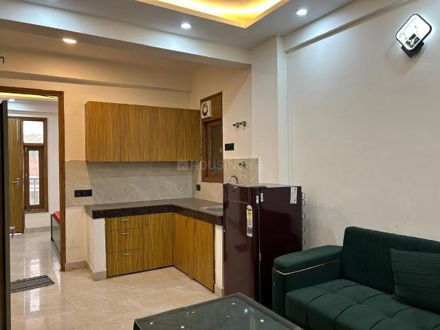 1 BHK Independent Builder Floor in Freedom Fighters Enclave for rent New Delhi. The reference number is 20307336