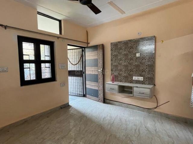 1 BHK Independent Builder Floor in Janakpuri for rent New Delhi. The reference number is 19785722