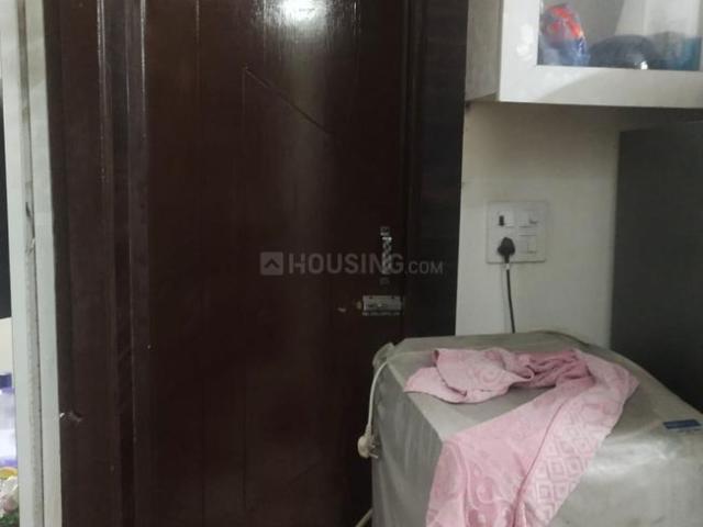 1 BHK Independent Builder Floor in Krishna Nagar for resale New Delhi. The reference number is 11060043