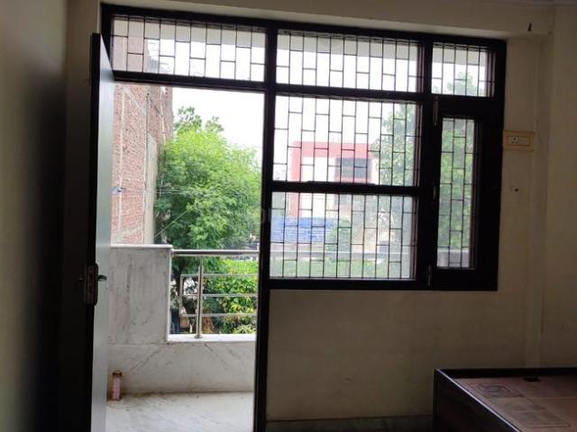 1 BHK Independent Builder Floor in Krishna Nagar for resale New Delhi. The reference number is 5241831