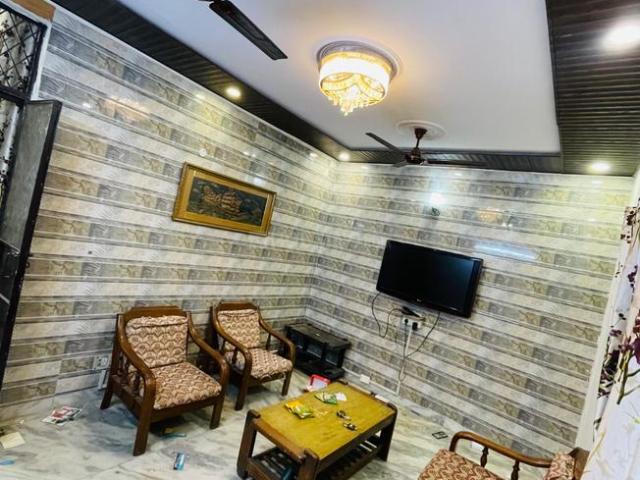 1 BHK Independent Builder Floor in Lajpat Nagar for rent New Delhi. The reference number is 20170990