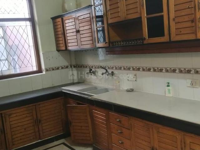 1 BHK Independent Builder Floor in Lajpat Nagar for rent New Delhi. The reference number is 20277886