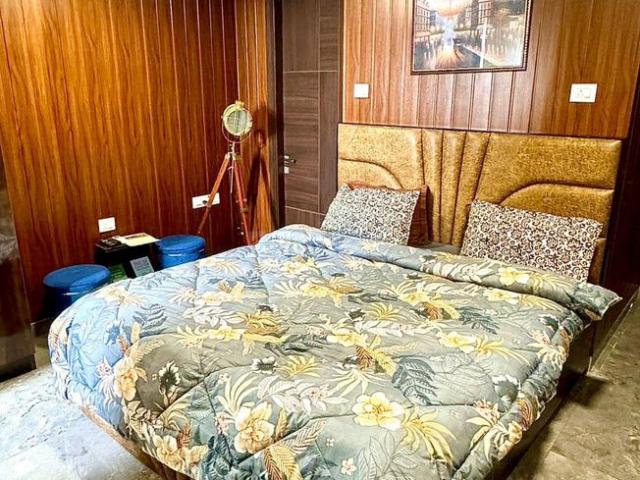 1 BHK Independent Builder Floor in Lajpat Nagar for rent New Delhi. The reference number is 20289124