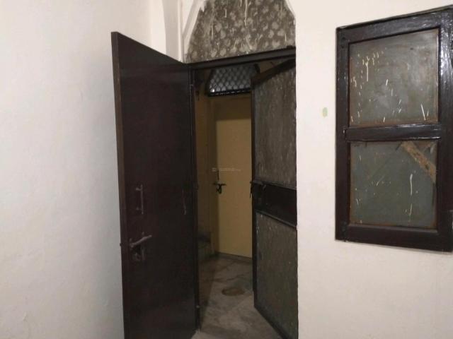 1 BHK Independent Builder Floor in Laxmi Nagar for rent New Delhi. The reference number is 19754141