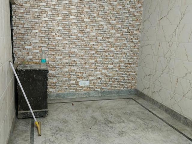 1 BHK Independent Builder Floor in Paschim Vihar for resale New Delhi. The reference number is 15037768