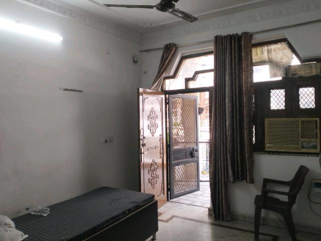1 BHK Independent Builder Floor in Patel Nagar for rent New Delhi. The reference number is 20185305