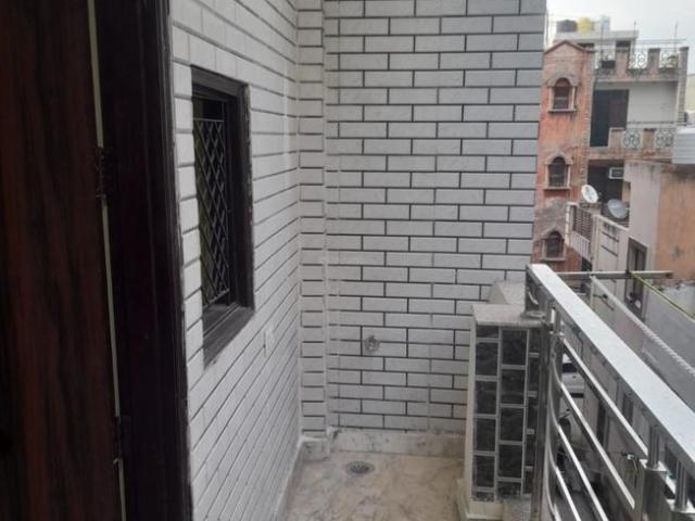 1 BHK Independent Builder Floor in Preet Vihar for rent New Delhi. The reference number is 11300644