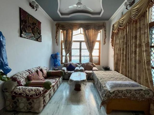 1 BHK Independent Builder Floor in Rajpur Road for rent Dehradun. The reference number is 20453650