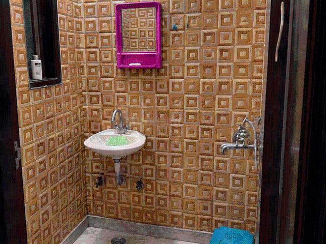 1 BHK Independent Builder Floor in Ranjeet Nagar for rent New Delhi. The reference number is 20955112