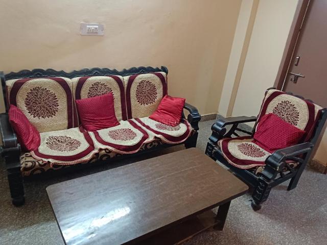 1 BHK Independent Builder Floor in Sushant Lok Phase 1 for rent Gurgaon. The reference number is 10188278