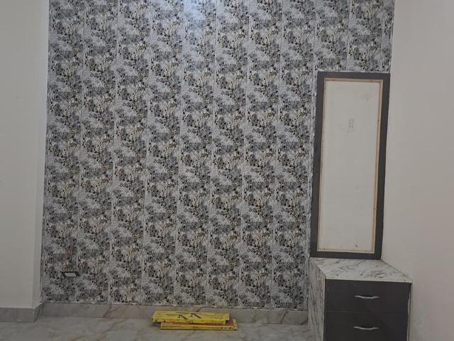 1 BHK Independent Builder Floor in Sector 104 for resale Noida. The reference number is 18776009