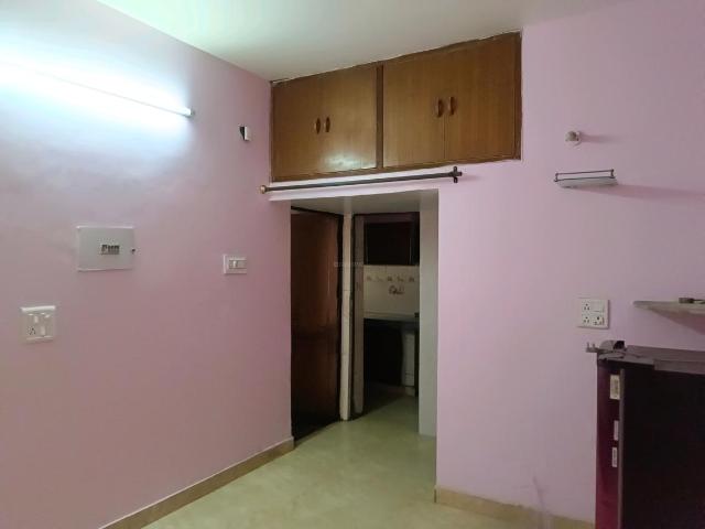 1 BHK Independent Builder Floor in Sector 15 Rohini for rent New Delhi. The reference number is 16633085