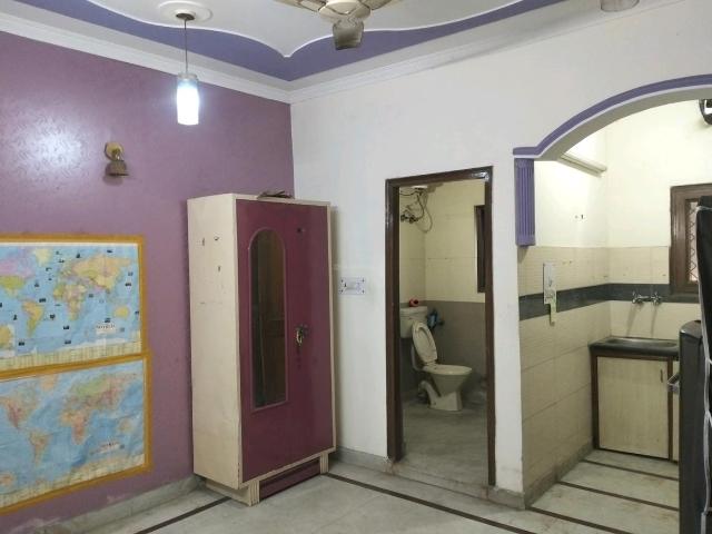 1 BHK Independent Builder Floor in Shalimar Bagh for rent New Delhi. The reference number is 19146853