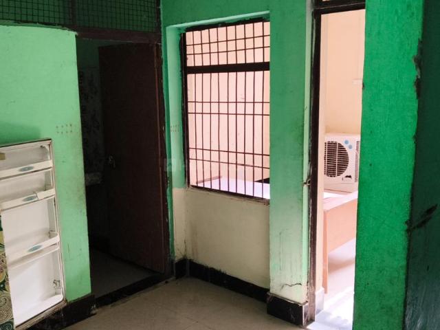 1 BHK Independent Builder Floor in Tarash Mandir Colony for rent Vrindavan. The reference number is 20697244