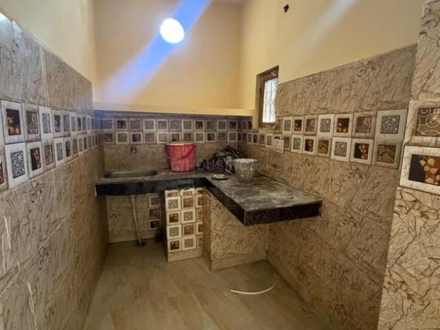 1 BHK Independent Builder Floor in Uttam Nagar for rent New Delhi. The reference number is 20324093