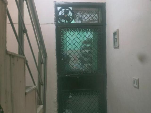 1 BHK Independent Builder Floor in Wazirabad for resale New Delhi. The reference number is 10399508