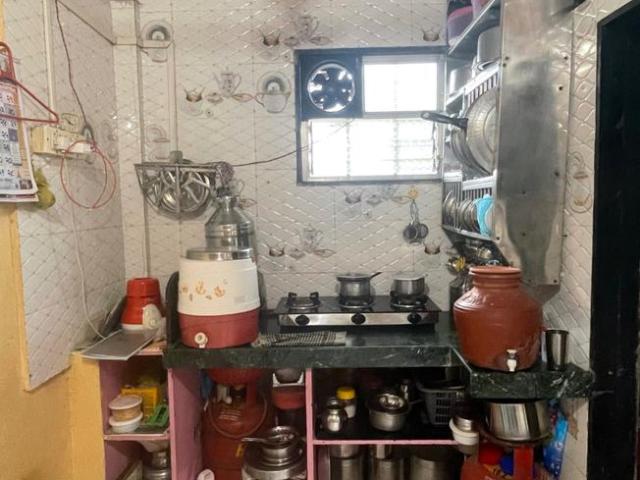 1 BHK Independent House in Vikhroli East for resale Mumbai. The reference number is 10454566