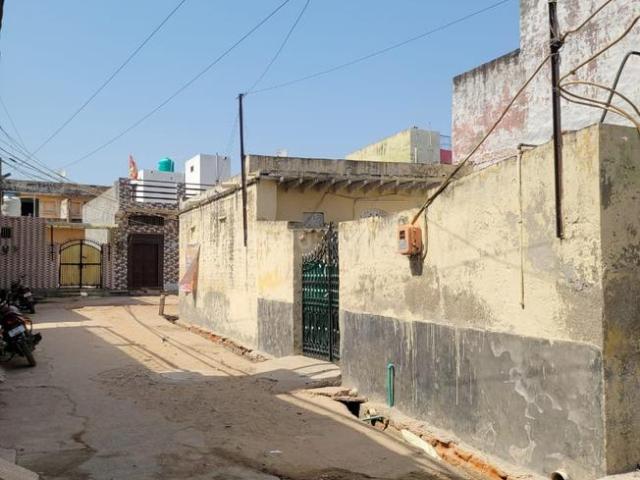 1 BHK Independent House in Badusarai for resale New Delhi. The reference number is 20347440