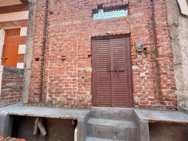 1 BHK Independent House in Behta Hazipur for resale Ghaziabad. The reference number is 20756006