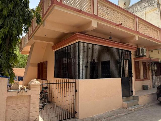 1 BHK Independent House in Behrampura for resale Ahmedabad. The reference number is 20414281