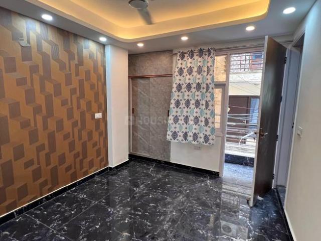 1 BHK Independent House in Freedom Fighters Enclave for resale South Delhi. The reference number is 17560388