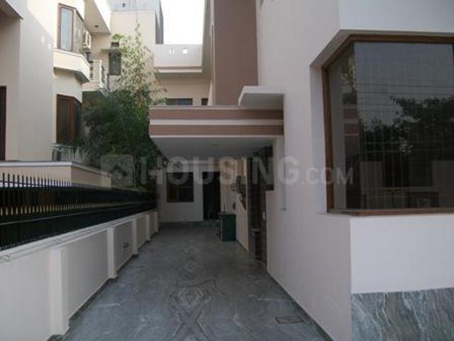 1 BHK Independent House in Sector 10A for rent Gurgaon. The reference number is 16267089