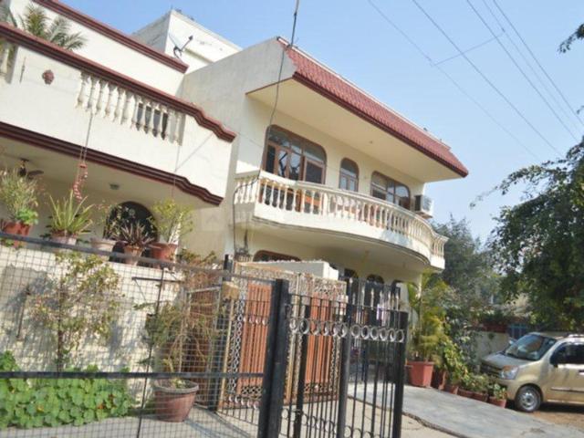 1 BHK Independent House in Sector 5 for rent Gurgaon. The reference number is 19941412