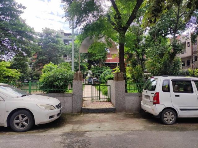 1 BHK Independent House in Sector 6 Rohini for resale New Delhi. The reference number is 9793055