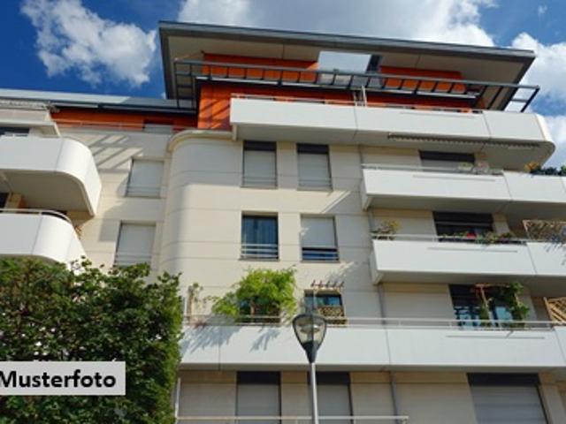 1 bis 3 Familienhaus nebst Garage