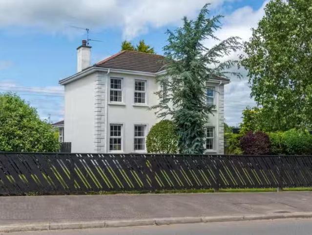 1 Broughmore Mews