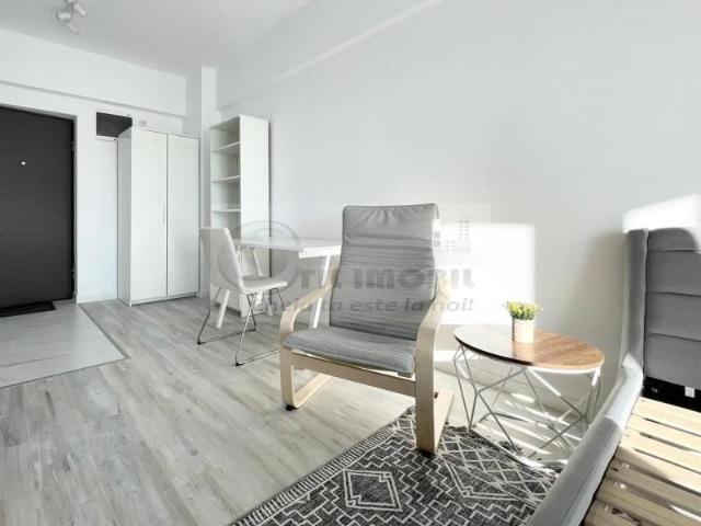 1 CAM COMISION 50 % 225 EURO,CENTRU, PARCARE,UNIREA TOWERS