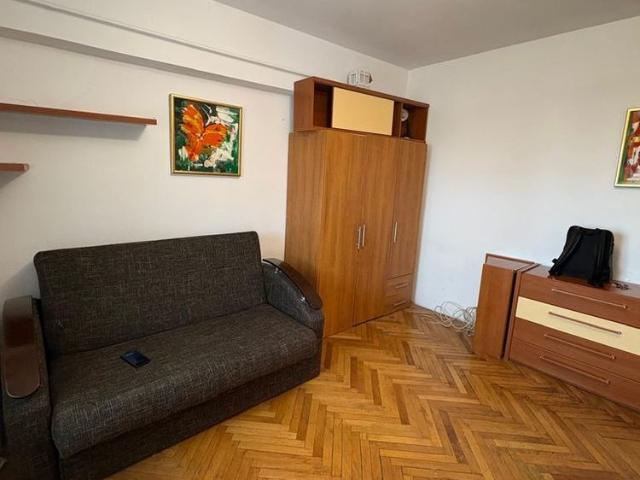 1 camera d 30 mp bdul stefan cel mare 30 mp mob si utilat 300 euro