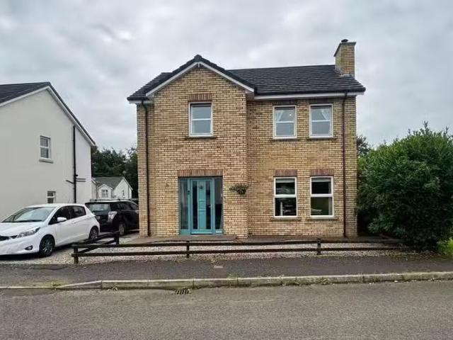 1 Castlewood Crescent