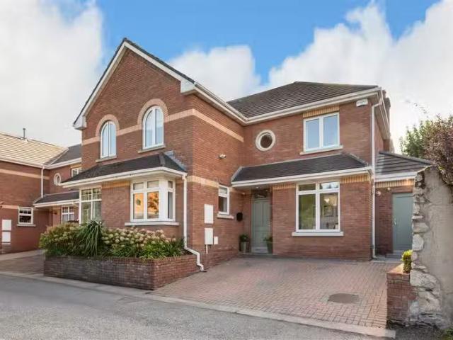 1 Carlton Mews, Ballsbridge, Dublin 4, D04 V0A5