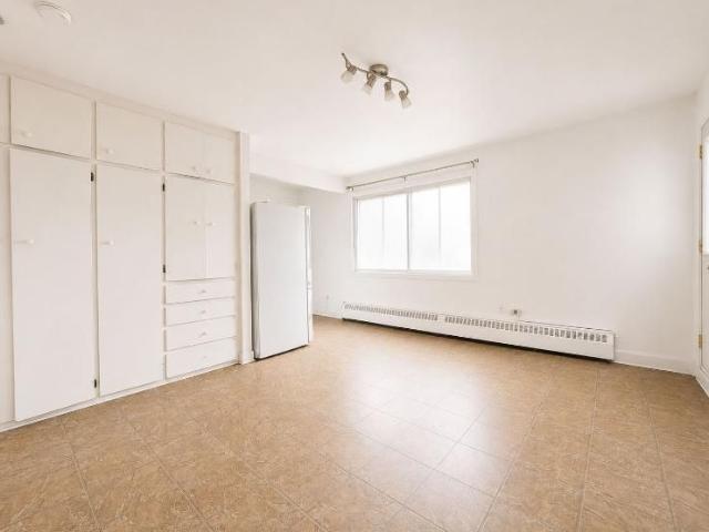 1 CH 1 SDB Montréal $1,050 /mo
