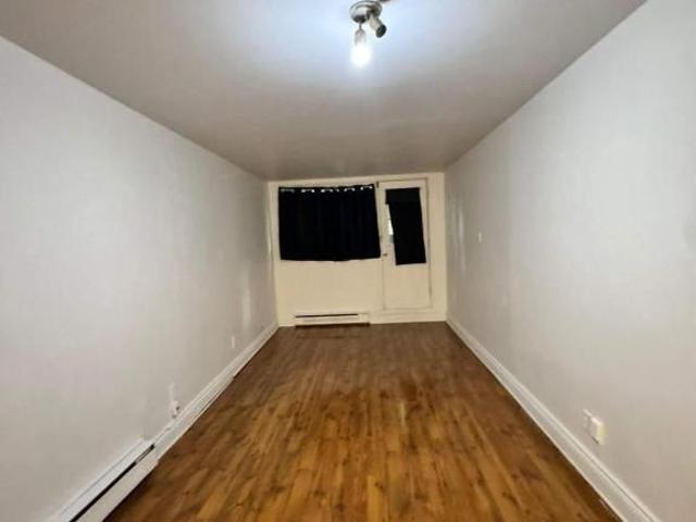 1 CH 1 SDB Montréal $1,095 /mo