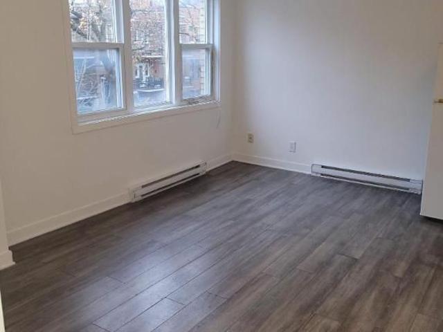 1 CH 1 SDB Montréal $995 /mo