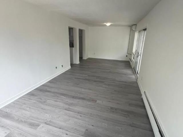 1 CH 1 SDB Québec $1,049 /mo