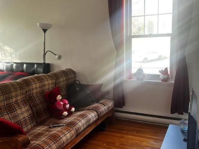 1 CH 1 SDB Sherbrooke $825 /mo
