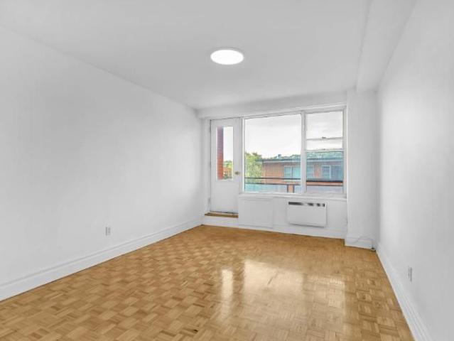 1 CH 1 SDB Westmount $1,550 /mo