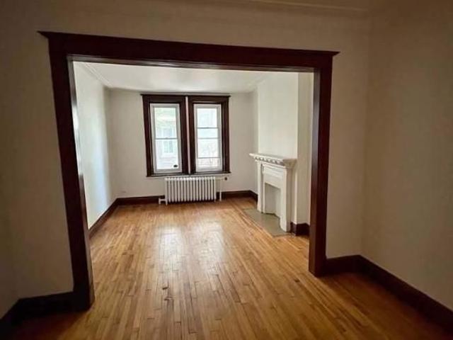 1 CH 1 SDB Westmount $1,695 /mo