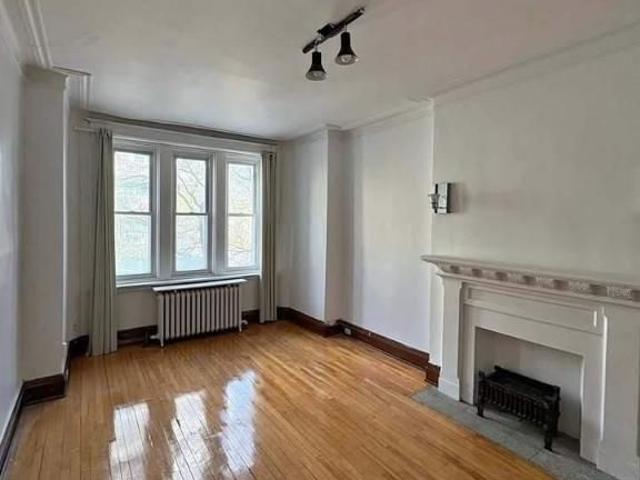 1 CH 1 SDB Westmount $1,845 /mo